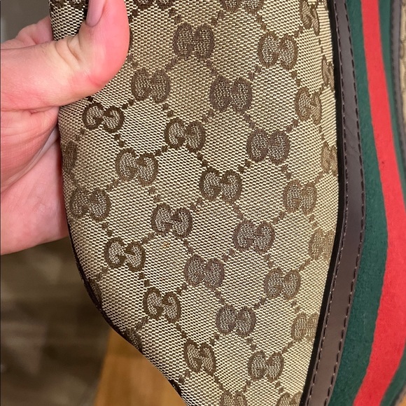 Gucci Brown Monogram crossbody Bag with Green & Red Web Stripe - Picture 2 of 14
